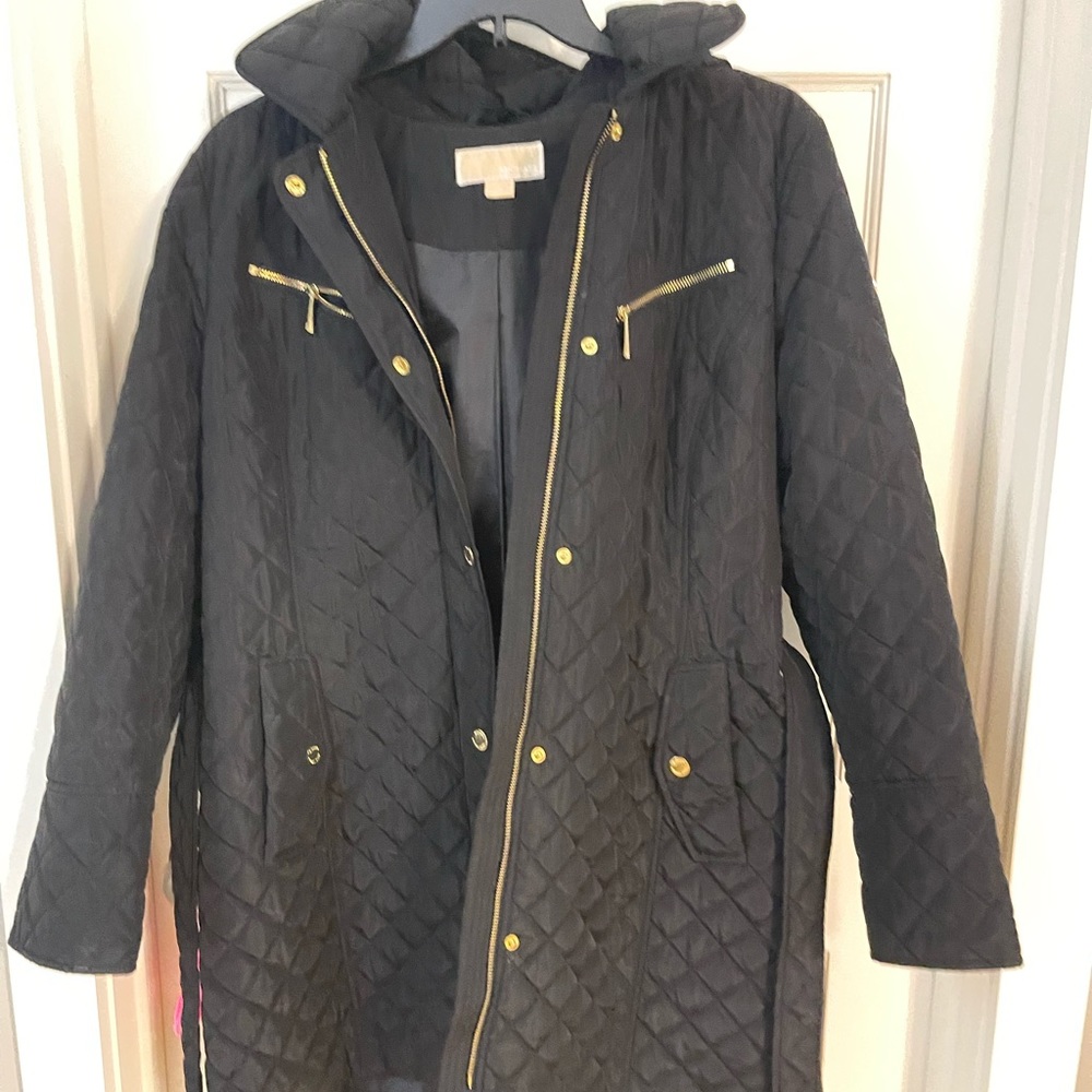 Cozy women’s winter/fall coat with (detachable hood)